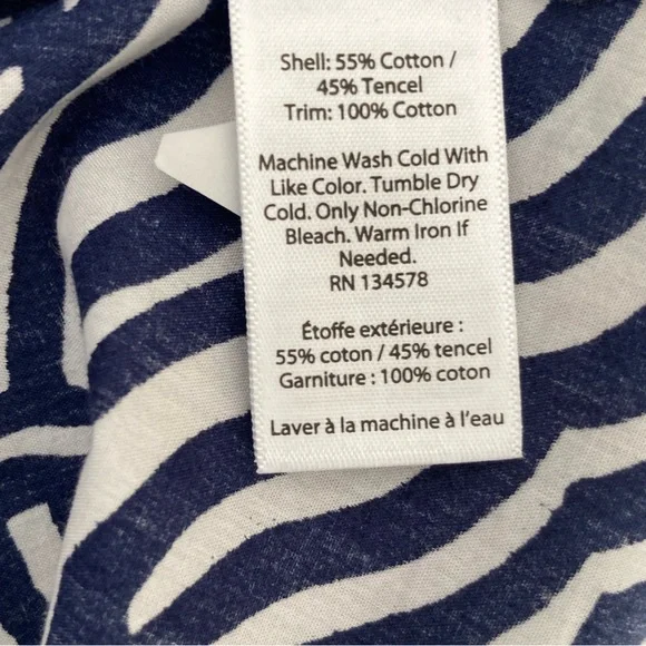 NWT Vineyard Vines Whale Tail Printed Top Size S - Picture 8 of 8